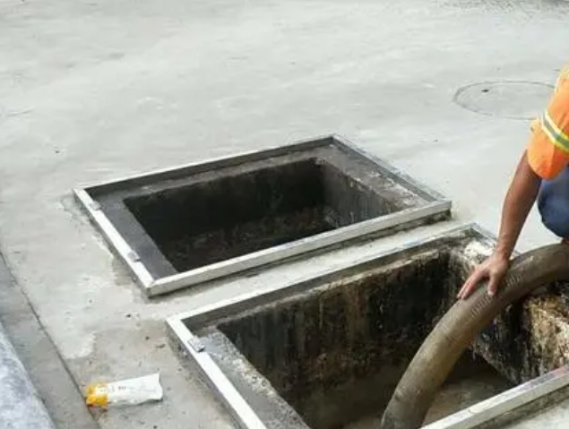 镇坪化粪池清理