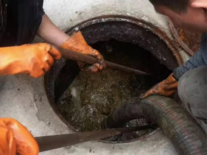 镇坪清理化粪池时如何避免沼气的危害?